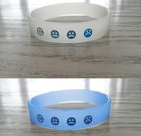 Bon prix Détecteur UV Changement de couleur Bracelet en silicone UV Bracelet en silicone pour réunion, fête ou cadeau d'événement