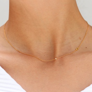 Collier en acier inoxydable doré personnalisé avec nom, minuscules breloques en cristal, 26 initiales, chaîne fine, vente en gros de bijoux cadeaux pour femmes - Product Image 3