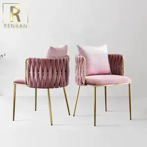 Новые товары, современные роскошные обеденные стулья для кафе и ресторанов, розовые бархатные плетеные стулья, золотые ножки, обеденный стул, мебель фошань