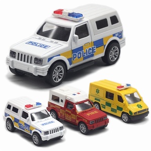 Set di 3 Modellini in Metallo <span class=keywords><strong>Scala</strong></span> <span class=keywords><strong>1</strong></span>:<span class=keywords><strong>43</strong></span> <span class=keywords><strong>Auto</strong></span> della Polizia Britannica, Camion dei Pompieri e Ambulanza con Funzione Pull-Back - Product Image 5