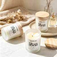 Bougie parfumée artisanale en cire de soja naturelle, dans un bocal givré, émettant un arôme doux et agréable, idéale pour diverses occasions de cadeaux de fêtes