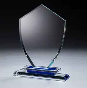 مصنع trophies de cristal رخيصة واضحة فارغة لوحة كريستال شكل الجائزة تخصيص أجزاء الكريستال حراس الزجاج درع الكأس