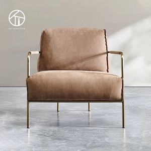 <span class=keywords><strong>Fauteuil</strong></span> <span class=keywords><strong>en</strong></span> <span class=keywords><strong>tissu</strong></span> de conception italienne - Solution de siège d'intérieur aux lignes épurées et à l'élégance intemporelle, pieds simples, chaises brunes - Product Image 2