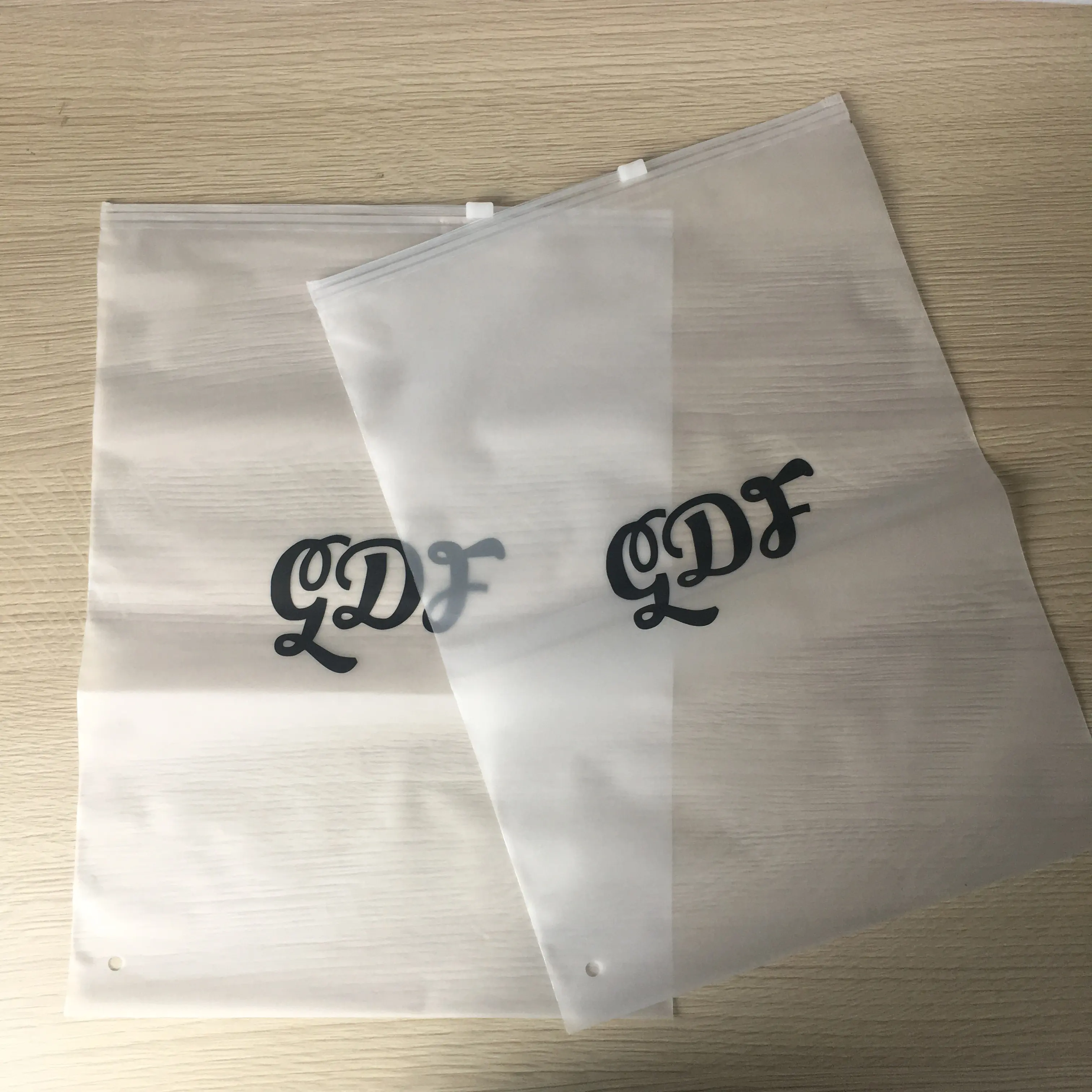 Trung Quốc Nhà Cung Cấp Bán Buôn Hàng May Mặc Tùy Chỉnh PVC EVA Nhựa Zipper Bag Cho T-shirt Bao Bì
