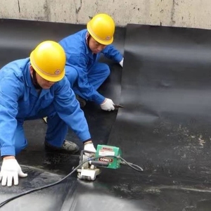 Geomembrana de HDPE de 1.5mm y 2mm: <span class=keywords><strong>Precio</strong></span> para Prevención de Humedad en Talleres, Vertederos y Estanques de Residuos - Product Image 1