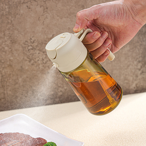 Dispenser e Spruzzatore 2 in 1 per Cucina con Logo Personalizzato, Bottiglia Spray per Olio in Vetro da 470ml per Cucinare - Product Image 1