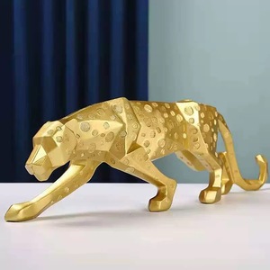 Venta al por mayor de lujo Pantera Negra resina Decoración de mesa escultura personalizada decoración del hogar estatua de leopardo figurita para Animal - Product Image 3