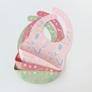 Venta al por mayor disponible azul sombreado abeto y postre Color rojo estampado patrón 4 botones babero <span class=keywords><strong>de</strong></span> silicona para la alimentación del bebé - Product Image 5