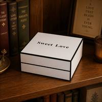Boîte cadeau personnalisée avec logo Sweet Love, blanche et noire, en carton rigide, emballage souvenir, vente en gros, étui minimaliste romantique
