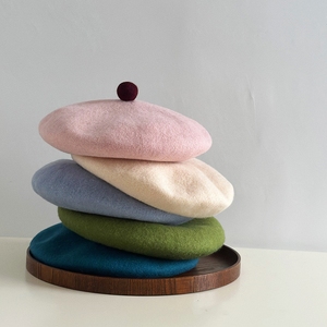 Béret en Laine de Haute Qualité Automne Hiver Chaud Couleur Unie Rétro Niche Vintage Style Artiste Français avec Pompon - Product Image 3