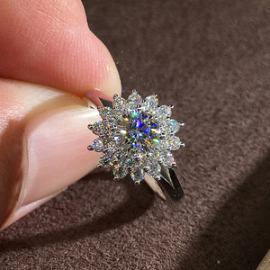 Anello con design a girasole, stile elegante, per donna - Product Image 2