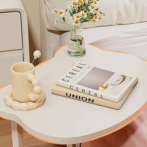 Mesa de Centro Móvil Creativa <span class=keywords><strong>con</strong></span> Marco Metálico Resistente, Ruedas Retráctiles y Tablero Artificial, Diseño Moderno para Sala de Estar - Product Image 4