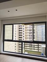 Fenêtre coulissante moderne en aluminium noir avec moustiquaire et grille en acier inoxydable pour cuisines et écoles dans les maisons nigérianes