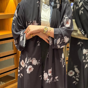 Robe longue modeste Leduo personnalisée, imprimé floral noir et rose, style ample, Abaya pour musulmanes - Product Image 1