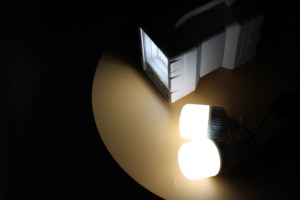 Luz de energía de fábrica Banco de luz de ahorro de energía integrado Luz de viaje solar LED de emergencia familiar - Product Image 2