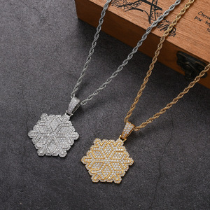 Pendentif flocon de neige, bijoux hip hop, accessoires, zircon incrusté de cuivre, créativité de Noël, chaîne avec pendentif flocon de neige. - Product Image 3