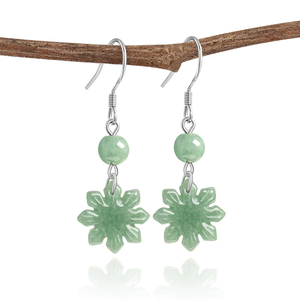 Pendientes de plata S925 con jadeíta natural de grado A en forma de girasol. Estos son pendientes de piedra tipo jade de estilo antiguo para mujer. - Product Image 1