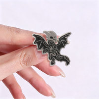 Broche en émail Dragon squelette gothique volant, style horrifique sombre, accessoire métallique pour sac et vêtements
