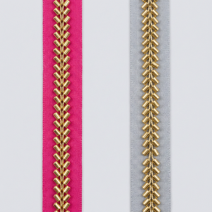 Encaje JK Elegante, Romántico y Ecológico, 100% Poliéster, Estilo Floral, con Bordado Intrincado y Borde de Encaje - Product Image 1