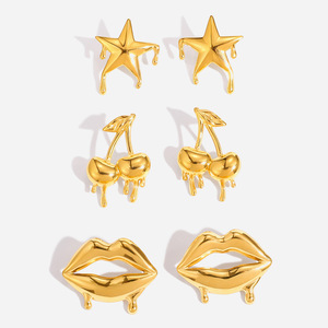 Pendientes de botón Lava Food de aleación de zinc con forma de labios dorados, joyería para fiesta - Product Image 1