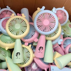 Mini ventilateur portable USB à séchage rapide pour extensions de cils, avec lumière LED, rechargeable, idéal pour l'été, marque privée - Product Image 2