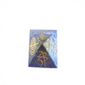 Pyramide de Reiki en Pierre de Cristal Lapis Lazuli, Pierre Semi-Précieuse Gravée et Peinte Or, Mascotte Vastu pour la Guérison et la Remerciement - Product Image 1