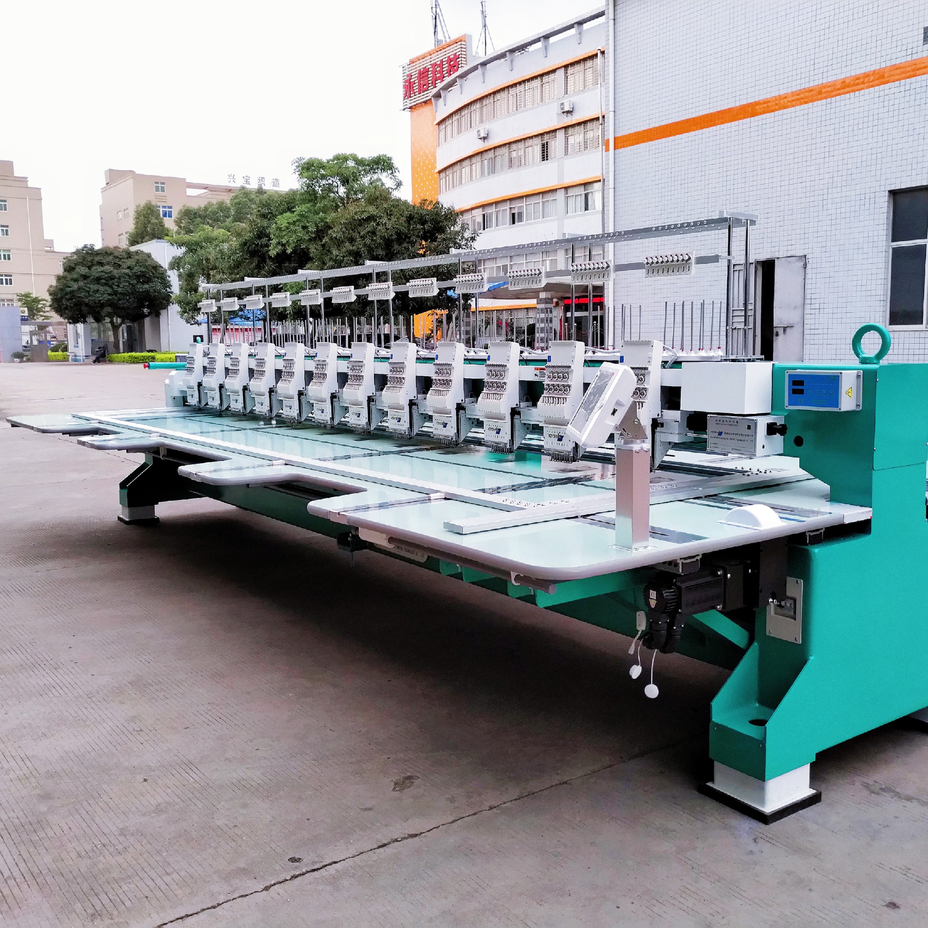 YY工房 12 Needles Industrial 8 Head Computerized Embroidery Machine