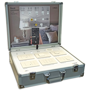 Kit de Control Inalámbrico para Hogar Inteligente Vimar Linea, 52x46x18 cm, con Paneles Táctiles e Integración con Aplicaciones para Automatización del Hogar - Product Image 1