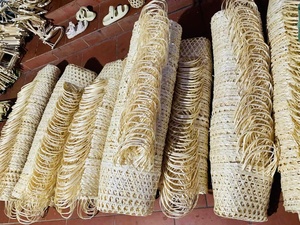 ตะกร้าไม้ไผ่สานพร้อมหูจับจากดอกบัวสีฟ้าเวียดนาม - Product Image 5