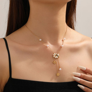 Collar de Moda de Acero Inoxidable 316L Resistente al Agua y al Deslustre, Chapado en Oro de 14k y 18k, con Colgante de Abeja y Flor para Mujer - Product Image 1