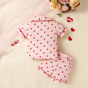Pyjama bébé fille en <span class=keywords><strong>mousseline</strong></span> d'été décontracté et mignon pour la Saint-Valentin, ensemble <span class=keywords><strong>de</strong></span> 3 pièces à manches courtes respirant, pyjama rose à coeurs - Product Image 3