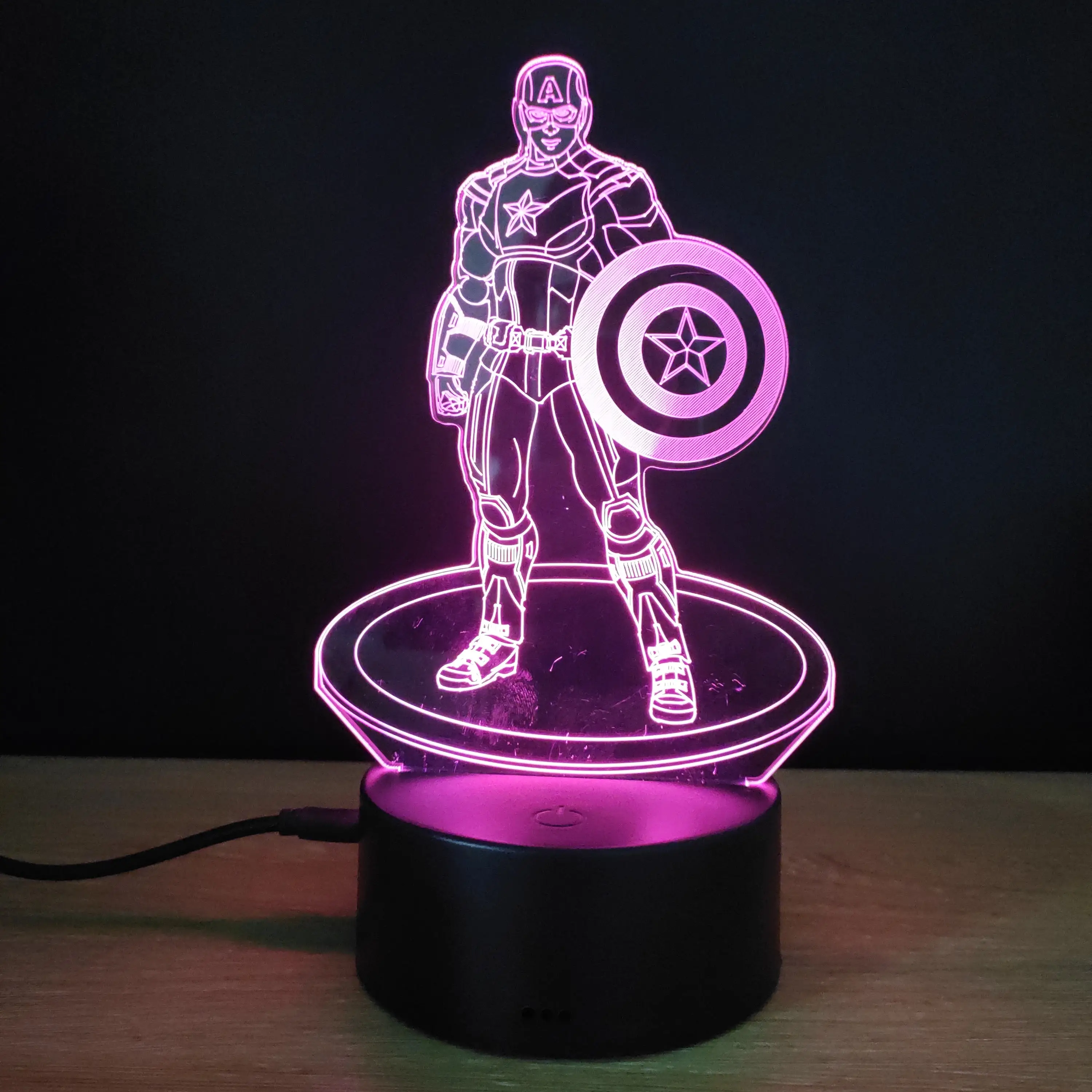Promotion prix usine Captain America en forme de LED clignotant veilleuse USB AA charge décoloration 3D acrylique lampe visuelle