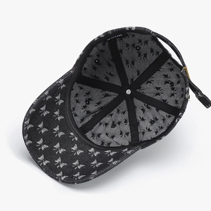 Cappellino da Baseball Classico in Jeans Blu Effetto Usurato con Ricamo a Patch Monocromatico a Fiocco Disperso e Strass - Product Image 6