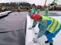 Tissu géotextile non tissé haute résistance anti-vieillissement pour la construction routière, stabilisation des sols, tapis de séparation routière