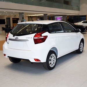 Toyota <span class=keywords><strong>Yaris</strong></span> Usata Automatica 2017-2022, Guida a Sinistra, Disponibile, Auto Usata in Buone Condizioni - Product Image 3