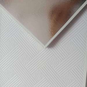 Plaques <span class=keywords><strong>de</strong></span> <span class=keywords><strong>plafond</strong></span> en PVC <span class=keywords><strong>de</strong></span> haute qualité, résistantes à l'humidité et faciles à nettoyer, pour cuisines, salles <span class=keywords><strong>de</strong></span> bain et projets commerciaux. - Product Image 2