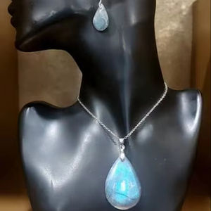 Collar Unisex de Lujo Hecho a Mano con Amatista Rutayl, Base de Tungsteno, Plateado, Estilo Etíope, Realza la Naturaleza - Product Image 1