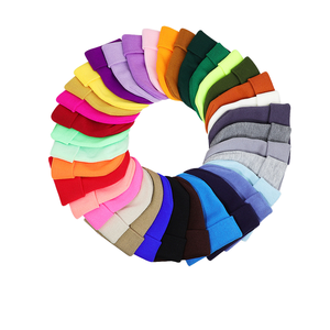 Chapeaux en tricot épais à logo brodé personnalisé en gros, camouflage, à carreaux, à pois, respirants, imperméables, chauds pour l'hiver, chapeau de plage - Product Image 1