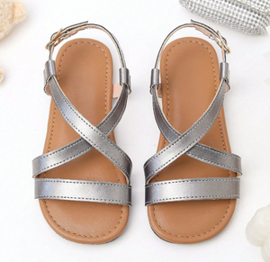 Sandales plates romaines argentées à brides croisées pour enfants – Collection été en gros - Product Image 1