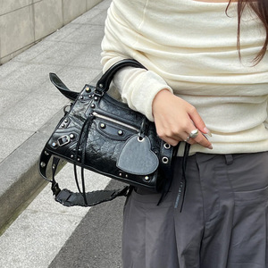 Nuova <span class=keywords><strong>Borsa</strong></span> da Moto Neo Tre-in-Uno, <span class=keywords><strong>Borsa</strong></span> a <span class=keywords><strong>Tracolla</strong></span> Retrò Sexy da <span class=keywords><strong>Donna</strong></span> in Pelle di Vacchetta con Rivetti e Finitura Oleata - Product Image 3