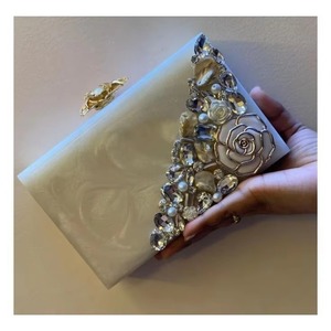 Bolso de mano de resina de alta calidad con diseño floral de diamantes de imitación para mujeres, ideal para bodas y eventos nocturnos, disponible a buen precio. - Product Image 6