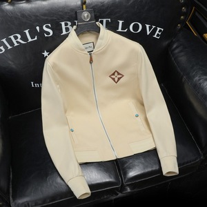 Áo khoác thể thao Louis Men Signature 2025, chi tiết thêu & viền da Vuitton, phong cách thể thao Paris, món đồ nổi bật - Product Image 2