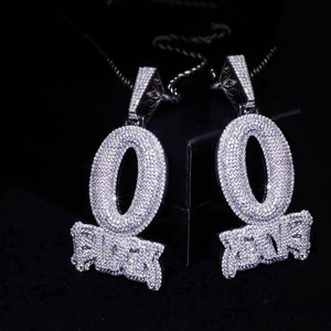 Collier Pendentif Lettres Entièrement Serties de Zircons 'O BLOCK' Plaqué Or et Argent pour Hommes et Femmes - Product Image 5