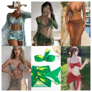 Ensemble bikini 3 pièces tendance pour femme : haut dos nu, bas jupe, imprimé floral, maillot de bain extensible froncé avec design torsadé - Product Image 3