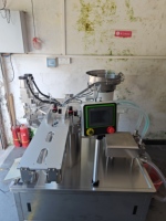 Machine de remplissage et de bouchage automatique de sachets Doypack à bec verseur pour miel, pâte de tomate, crème, lait et jus