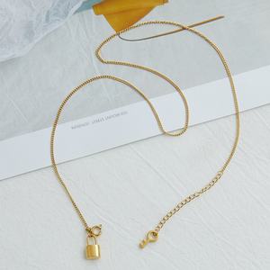 Collier Cadenas Amour Romantique avec Clé, Chaîne de Pull pour Couples Automne/Hiver, Bijoux Tendance en Acier Inoxydable Plaqué Or 18K pour Couples - Product Image 2