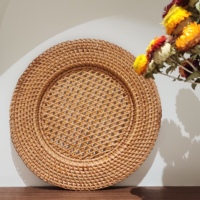 Vente en gros d'assiettes de présentation en osier faites à la main de 13 pouces napperon tissé en raphia pour tables à manger de mariage tapis et coussinets décoratifs pour la maison