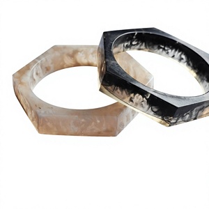 Bracelets rigides vintage en résine acrylique écaille de tortue, design premium, motif unique, bijoux de mariage unisexes et tendance - Product Image 5