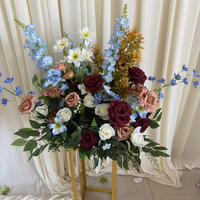 Hochzeitsgang Dekorative Blumenarrangements Künstliche Weiße Rosen Grüne Blätter Gang-Blumenläufer für Eingangsdekoration