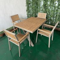 Ensemble de table à manger d'extérieur moderne 4 places en bois et plastique, mobilier de patio avec métal pour restaurant, patio ou jardin
